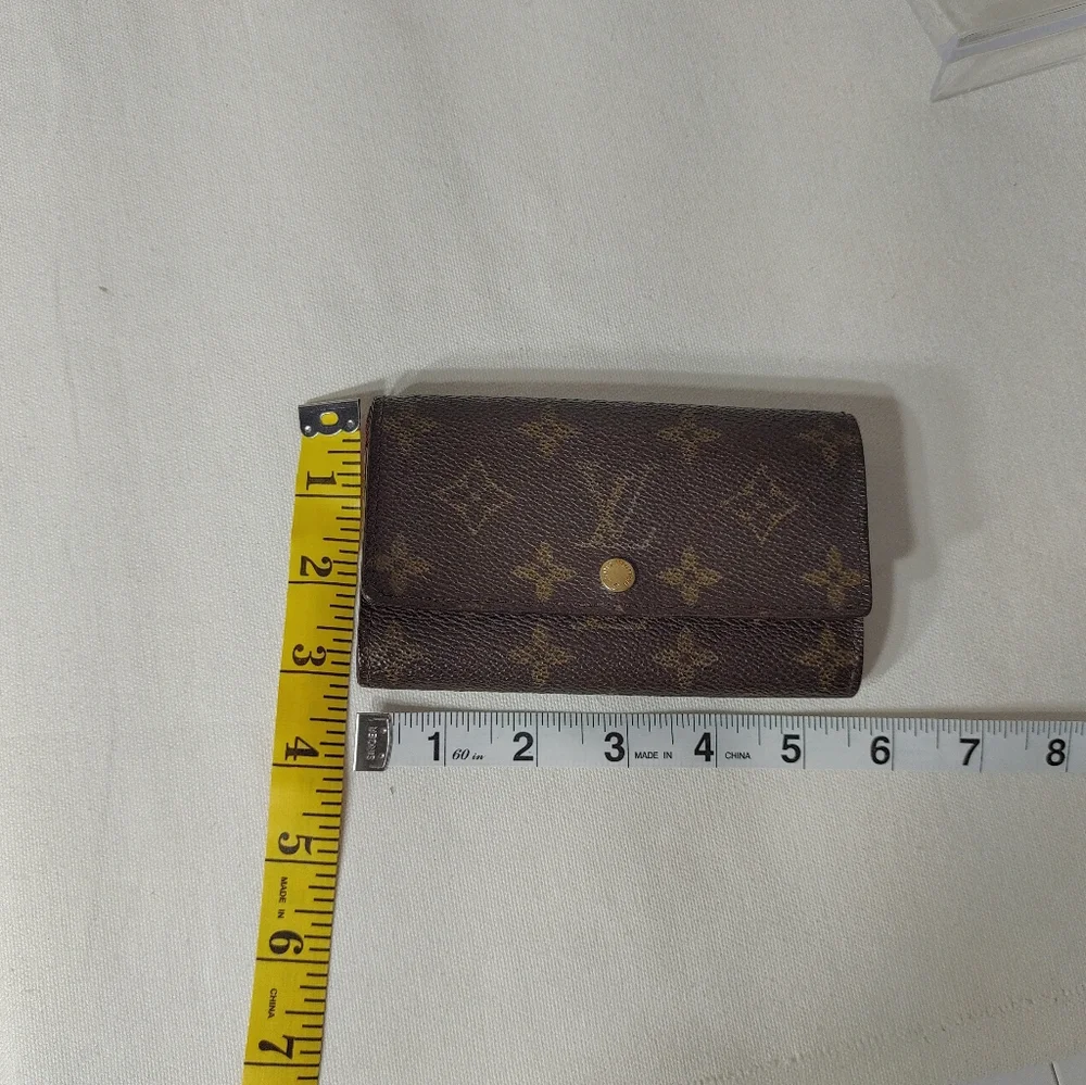 Louis Vuitton Compact Monogram Sarah Wallet - Picture 15 of 15